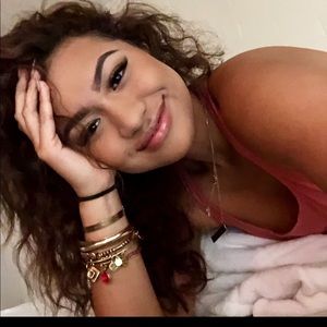 Meet your Posher, Sela